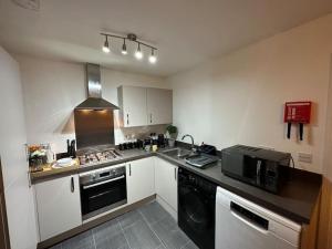 Homely 3-Bed Retreat Convenient Parking