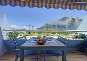 T1bis vue mer et port Marina Baie des Anges