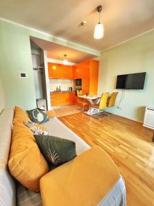 Harmonia Orange Apartment