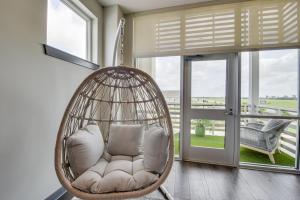 Lake Charles Retreat with Fireplace Near Casinos!