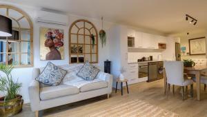 204 Le Jardin, George