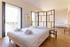Villas SELECT-soHOME - Villa pour 8 personnes avec jacuzzi, vue mer et parking au coeur du Lavandou ! - VILLA MOUN PANTAI : photos des chambres