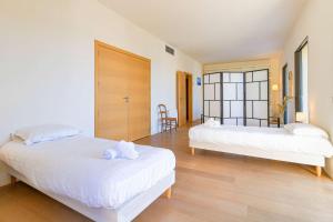 Villas SELECT-soHOME - Villa pour 8 personnes avec jacuzzi, vue mer et parking au coeur du Lavandou ! - VILLA MOUN PANTAI : photos des chambres