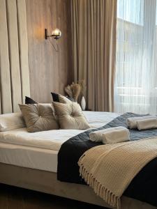 Family & Business Sauna Apartments No 8 Złota Centrum Downtown PREMIUM SPA - 3 Bedroom with Private Sauna, Jacuzzi, Balcony, Parking -Piękny Apartament