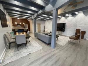 Downtown Vibes 2BR Parking Bikes