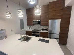 Downtown Vibes 2BR Parking Bikes