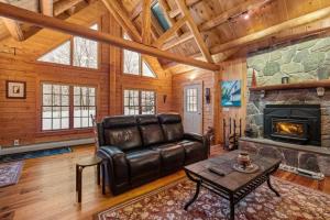 Cozy Log Cabin on the River with Fireplace and Loft