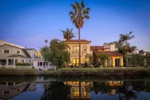 The Canal Escape - canal-front Italian villa - 威尼斯