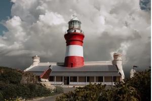 Travellers Treat - 6 Sleeper House just minutes from the beach!