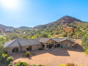 Serene Retreat - 2 Acres, Firepit, River Access