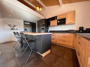 Maisons de vacances Maison moderne a 400m de la plage avec terrasses et equipements complets a St-Jean-de-Luz - FR-1-239-878 : photos des chambres