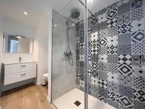 Maisons de vacances Maison moderne a 400m de la plage avec terrasses et equipements complets a St-Jean-de-Luz - FR-1-239-878 : photos des chambres