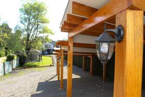 Lodge frente al lago con tina caliente privada