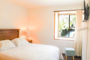 Lodge frente al lago con tina caliente privada