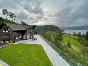 Lakes and mountain, we got both! - Bjørkevoll