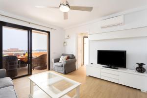 Exclusive Penthouse Playa Las Vistas 5 close to sea and beach, aircondition for a fee, wifi, terrace, heated pool