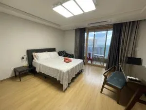 DHeights Monterrace Clark Studio with Kitchen Overlooking Balcony - Pangpang