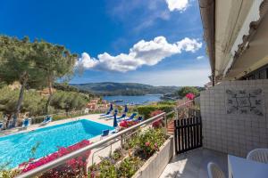 Il Porto Bilocale 11 con piscina - Goelba