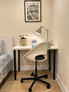 BRAND NEW PRIVATE room with EXCLUSIVE Bathroom