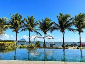 Latitude Luxury Seafront Suite - Tamarin