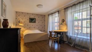 Spacious 60 sqm Old Town Apartment with Free Parking