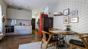 Spacious 60 sqm Old Town Apartment with Free Parking