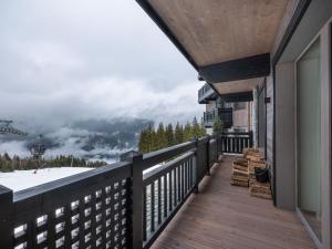 Appartement Neuf à Courchevel 1850 avec Accès Direct aux Pistes - FR-1-564-110