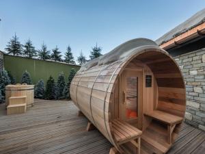 Appartement Neuf à Courchevel 1850 avec Accès Direct aux Pistes - FR-1-564-110