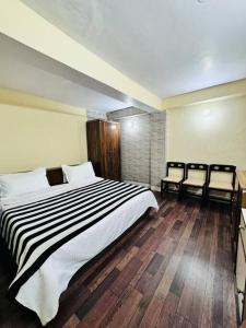 Rustic 2-Bedroom Retreat in Mall road