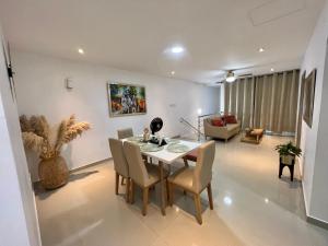 LUJOSO APARTAMENTO COMPLETO HASTA 9 PERSONAS 4 HABITACIONEs