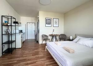 Air-Conditioned Studio, Close to City Centre & Tram Stop