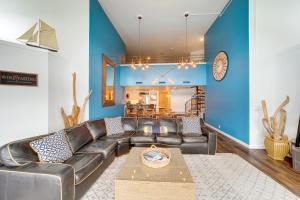 Beautiful Condo with Balcony on Lake Chelan!