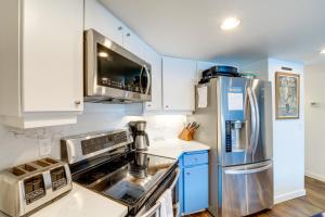 Beautiful Condo with Balcony on Lake Chelan!