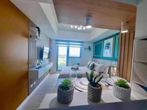 Casa Verde Studio at Azure North by THE BALI CORNER AT AZURE NORTH, Stylish, Spacious Balcony with Beautiful View of Mt Arayat