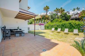36 Apartment with large garden, pool and padel court in Golf Hills Estepona