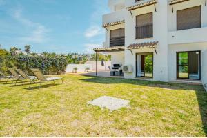 36 Apartment with large garden, pool and padel court in Golf Hills Estepona