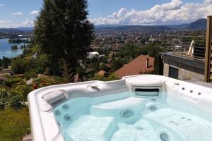 Appartements Grand appartement T4, vue unique lac, terrasse et spa : photos des chambres