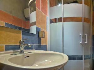 wiki hostel and greenvillage adults only