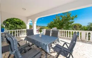 2 Bedroom Lovely Apartment In Potocnica - Borovići