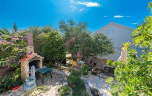 2 Bedroom Lovely Apartment In Potocnica 