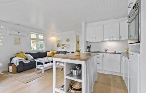 2 Bedroom Gorgeous Home In Ebeltoft