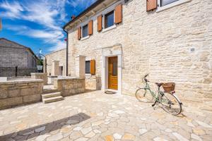 Indigenous House Komez