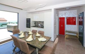 Amazing Apartment In Mandre With Wifi