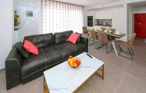 Beautiful Apartment In Mandre