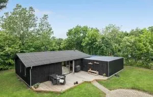 Stunning Home In Thyholm With Wifi - Karby