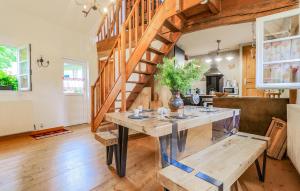 Maisons de vacances Awesome Home In Alette With Wifi : photos des chambres