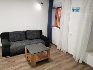 M & J Central Suites