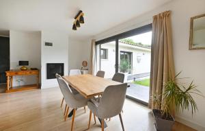 Maisons de vacances Stunning Home In St Laurent Des Arbres : photos des chambres