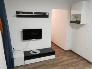 M & J Central Suites