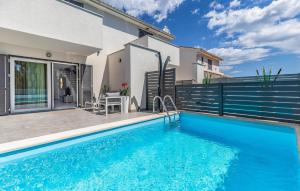 Amazing Home In Liznjan With Wi-Fi